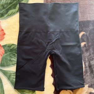 NWOT Spanx Biker Shorts M